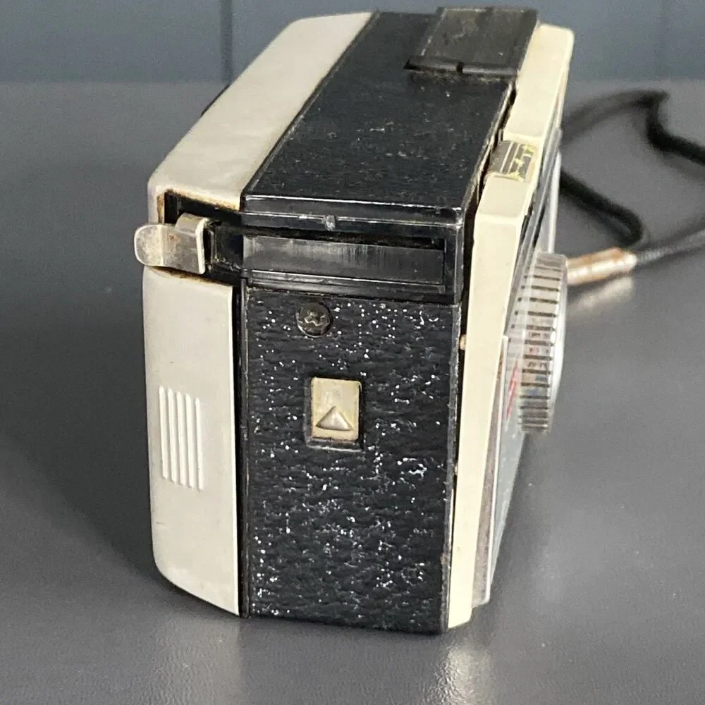 Vintage Kodak Instamatic 100 Camera Retro Film Photography Gift USA Made Display